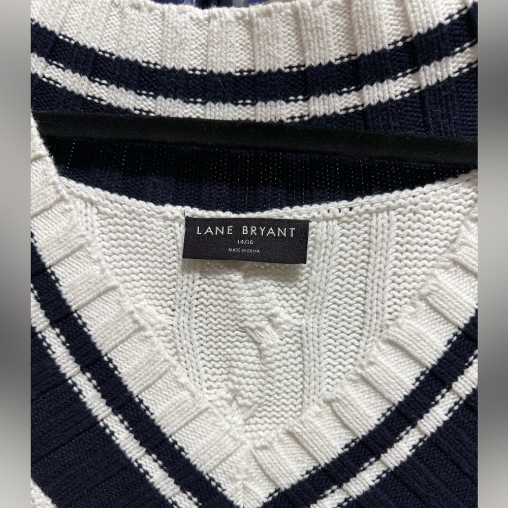 Lane Bryant Size 14/16- Women's White and Navy Cable Knit Sweater - Picture 2 of 5